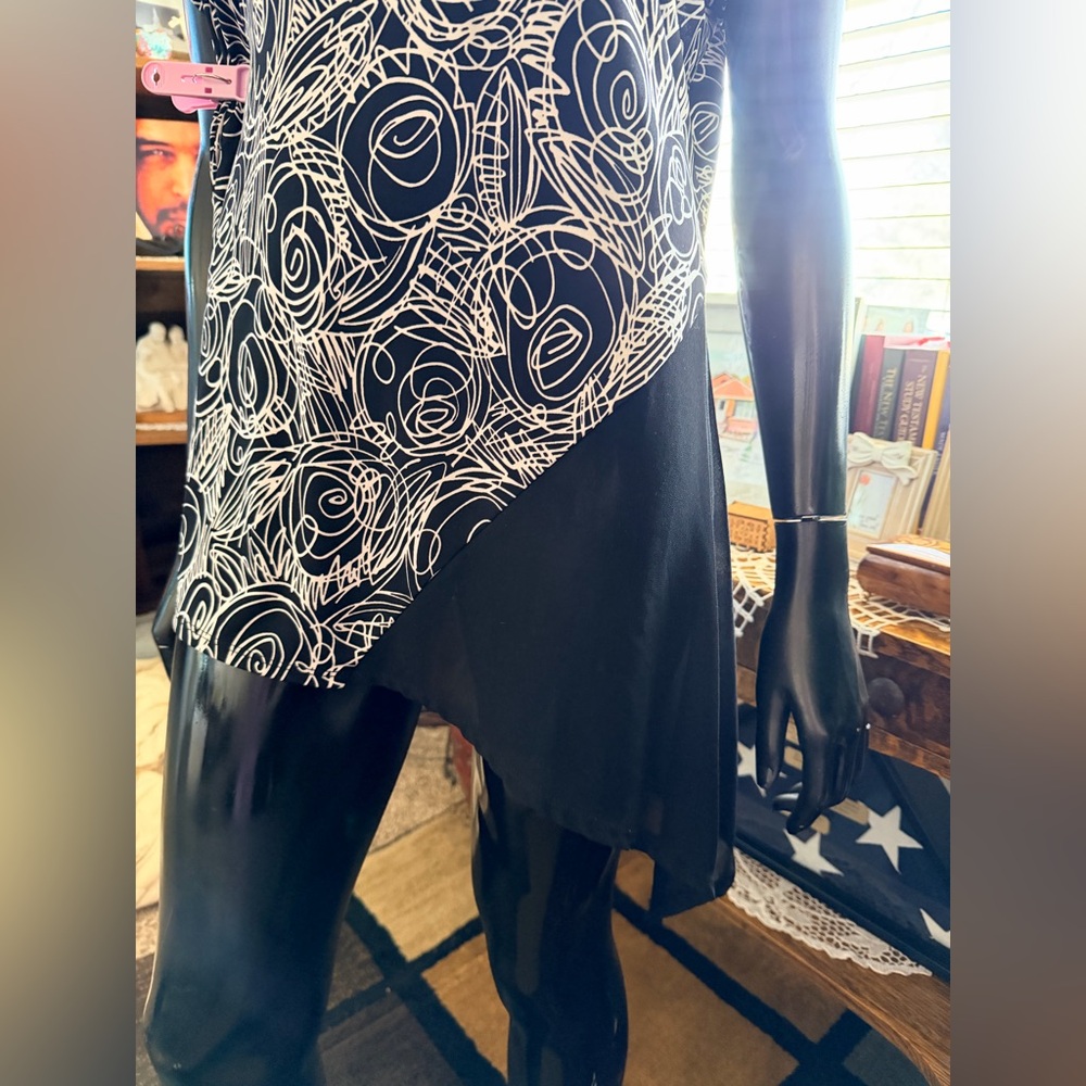 “Anthony” Vintage Black/White Asymmetrical Top  Size 1X
